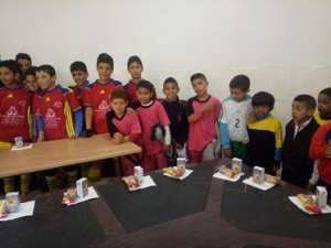 تكريم السيد خليل شاهد من طرف مسؤولي وبراعم اكادمية الاغواط