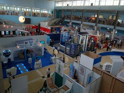 Des entreprises publiques ne fléchissent pas devant la rude concurrence                                    Elles continuent de garder de larges parts du marché local