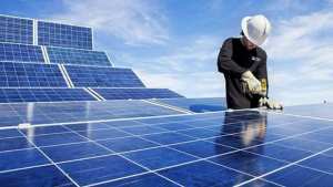 تكوين تطبيقي في تركيب ألواح الطاقة الشمسية