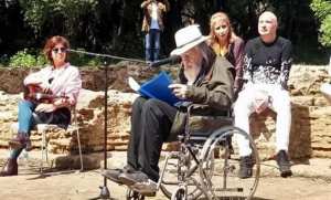 تيبازة الشعراء: الفنان العالمي مايكل لانسدال نجم الطبعة الخامسة