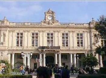 Le personnel menace d'une grève générale                                    MALAISE AU SEIN DE L'APC DE ANNABA