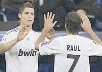 A l'étranger                                    Real Madrid/ Raul effacé par Ronaldo '