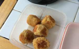 Boulettes de thon pânées.