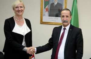 Le Ministre de la Communication reçoit l’Ambassadeur du Canada à Alger Mme McCullagh qualifie la presse algérienne de « très ouverte et libre »