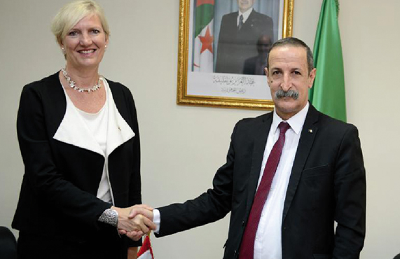 Le Ministre de la Communication reçoit l’Ambassadeur du Canada à Alger Mme McCullagh qualifie la presse algérienne de « très ouverte et libre »