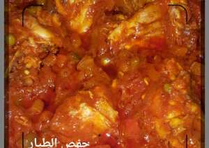 دجاج بصلصة الطماطم