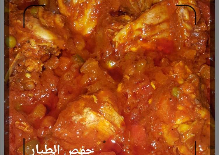 دجاج بصلصة الطماطم