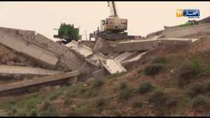 مدير الأشغال العمومية لتلمسان يوضح سبب سقوط جسر في طور الإنجاز!