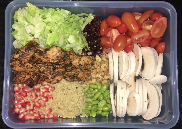 Chicken quinoa salad سلطة الكينوا بالدجاج