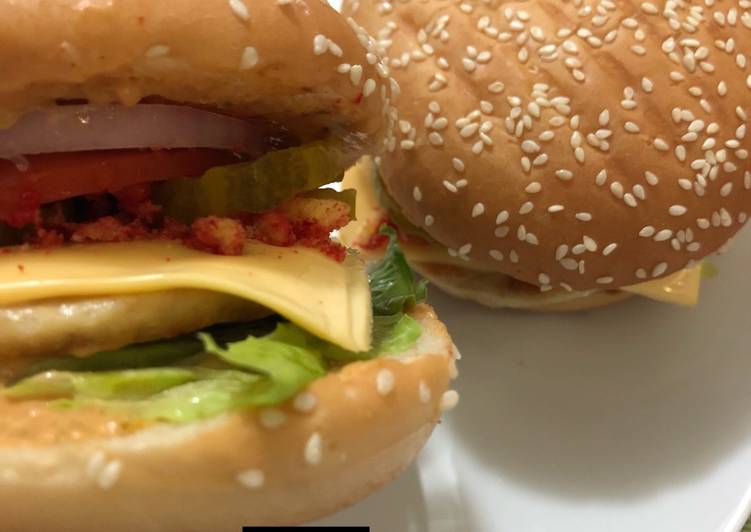 برجر دجاج مشوي مع شيتوز احمر