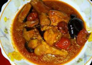 #موسم_طماطم 🍅 موسم باذنجان بصدر الدجاج والطماطم على طريقتي