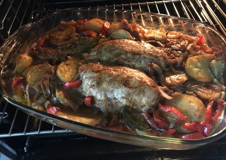 دجاج مع خضار بالفرن
