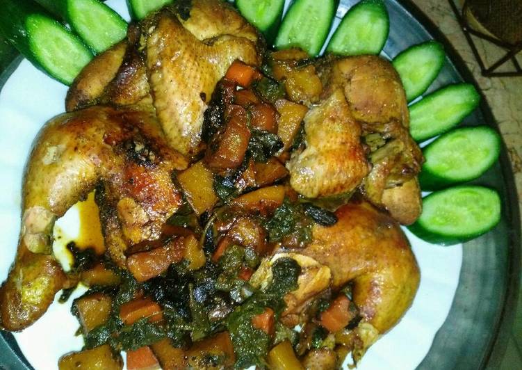 دجاج مشوي بالخضار والزعتر الاخضر