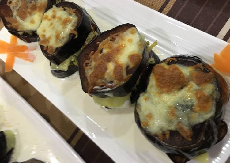 طبقات الباذنجان بالدجاج والبيستو