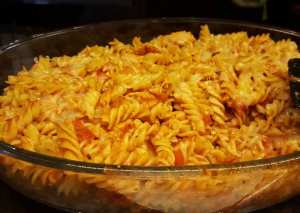 مكرونة بصدور الدجاج