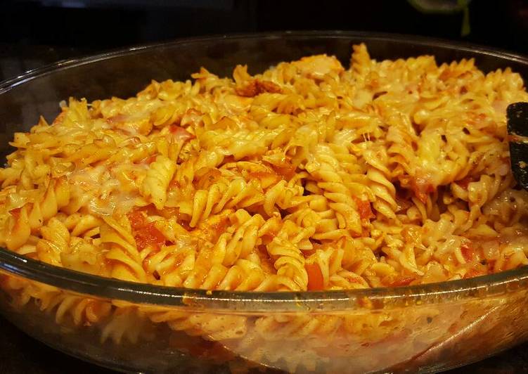 مكرونة بصدور الدجاج