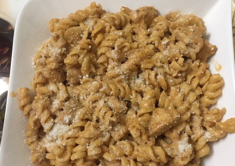 مكرونه بالدجاج والكريمة