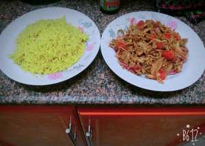 شاورما فراخ ومعاها رز بسمتي مع سلطة زبادي