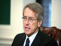 Le ministre des Affaires étrangères italien Giulio Terzi di Sant'Agata à Liberté                                    'Nous avons l'ambition d'aller plus loin avec l'Algérie'