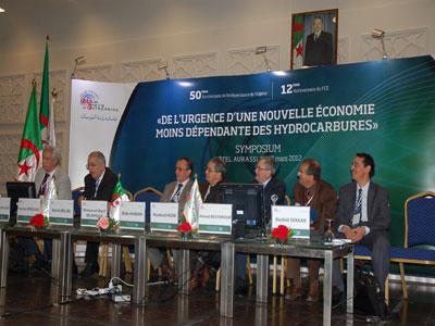 Les incohérences des politiques économiques mises en évidence                                    Intermédiation bancaire, excès de liquidité, politiques agricoles, climat des affaires