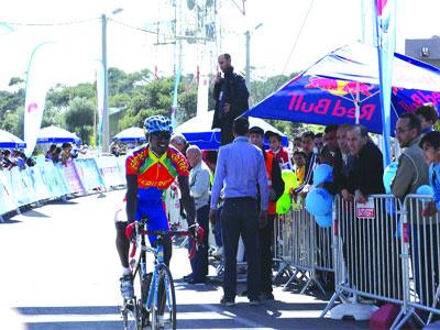 L'Erythréen Berhane Natnae remporte le Tour d'Algérie de cyclisme 2012                                    Alors que Laâgab a attendu la 5e et dernière étape pour prendre son envol