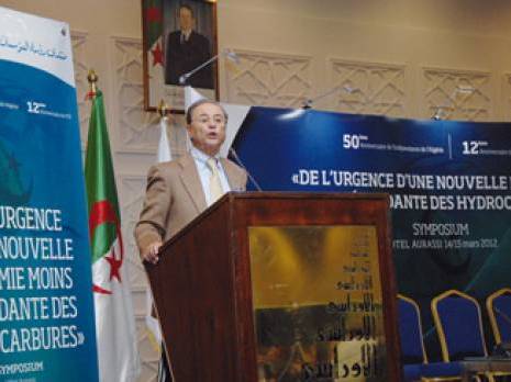 Des économistes tirent la sonnette d'alarme                                    Symposium initié par le FCE