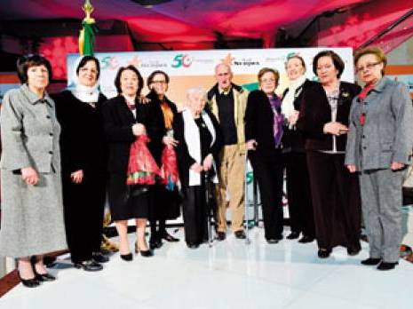 Nedjma rend hommage à la femme révolutionnaire                                    Journée internationale de la femme