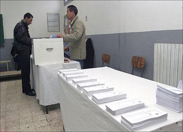 أزيد من 420 ألف ناخب ببلديات بسكرة على موعد مع المحليات                                    أمام غياب مكاتب متنقلة بالبسباس ورأس الميعاد