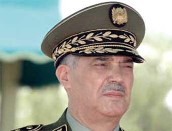 اللواء بوسطيلة ينصب العقيد زغيدة على رأس القيادة الجهوية ببشار                                    أعطى تعليمات صارمة من أجل تأمين المواطن