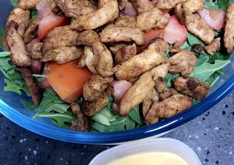 سلطة الجرجير بالدجاج المشوي