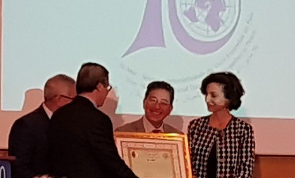 Le Président Bouteflika décore Khaled Bentounès de la médaille Ahid de l’ordre du Mérite national