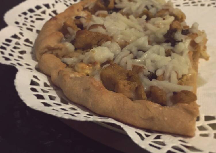 بيتزاء مقرمشه بالدجاج والجبنه