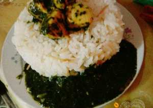 ملوخية الدجاج مع أرز أبيض