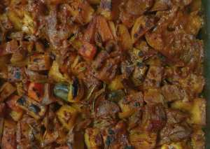 قطع الدجاج بالخضار والصلصه الرهيبه