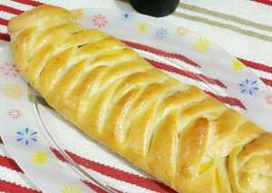 فطيرة الضفرة بحشوة الدجاج