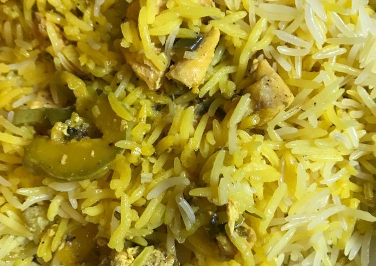 رز اصفر بصدور الدجاج