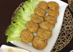 كفتة الدجاج مع صلصة بيضاء