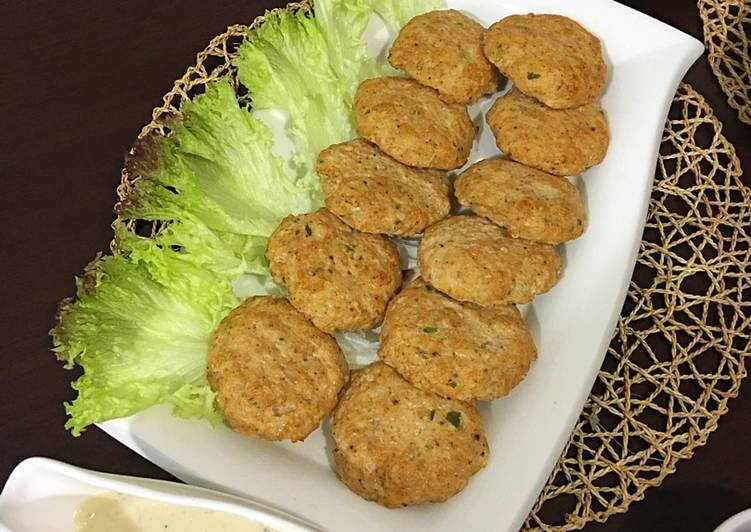 كفتة الدجاج مع صلصة بيضاء