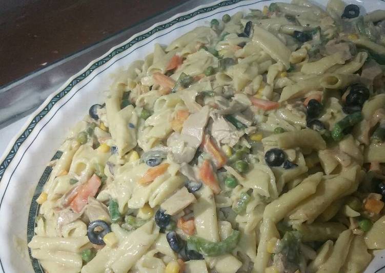 باستا الدجاج بالخضار والفطر