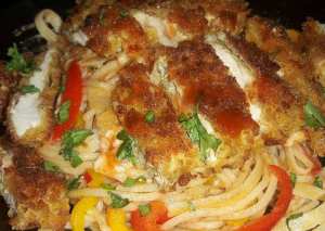 شرحات الدجاج مع المعكرونه والخضار