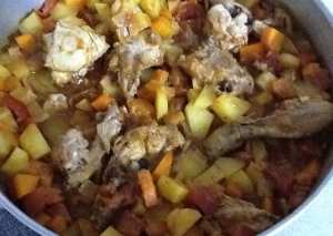 صينية دجاج مع البطاطس والجزر