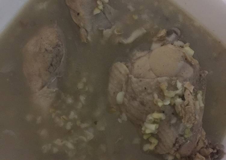 شوربة فريكة بالدجاج