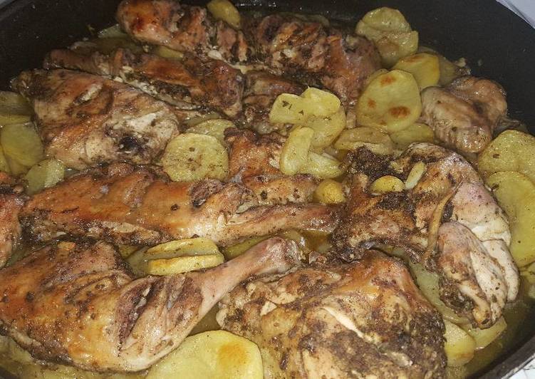 صينيه دجاج مع بطاطا وتوم واوريغانو