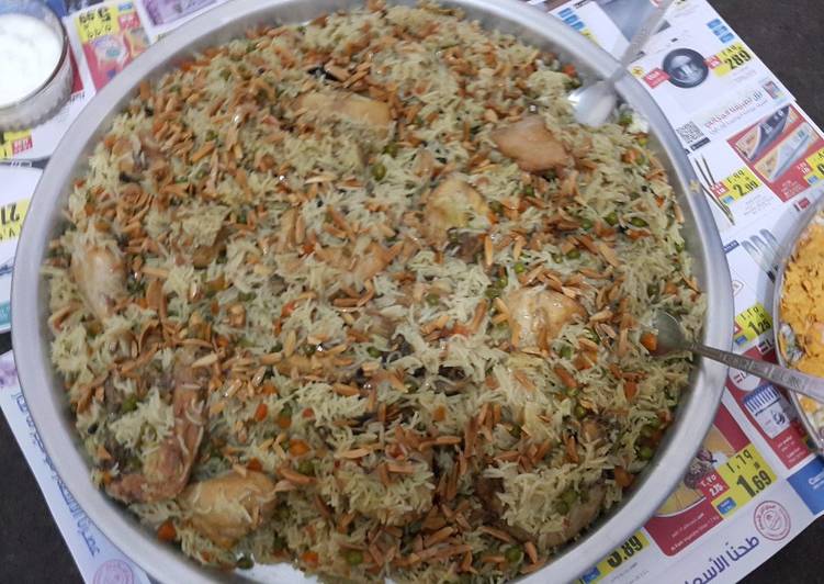 الارز بالخضار وقطع الدجاج