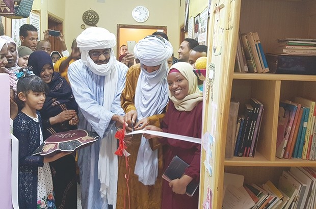Tamanrasset - ELLE EST DOTÉE DE PLUS DE 11.000 TITRES TOUS THÈMES CONFONDUS:  L’association Green Tea inaugure sa bibliothèque d’été