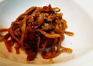 نودلز دجاج يممي