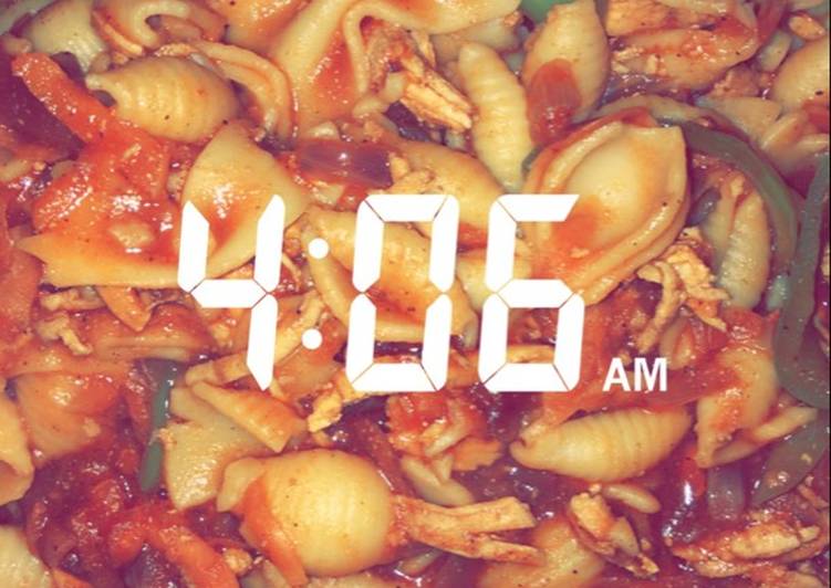 مكرونة سهلة بالدجاج