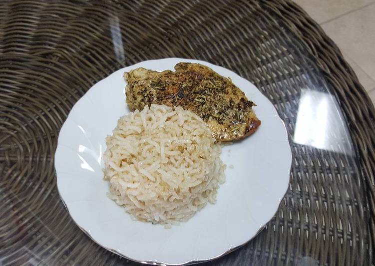 دجاج بنكهة الزعتر وإكليل الجبل