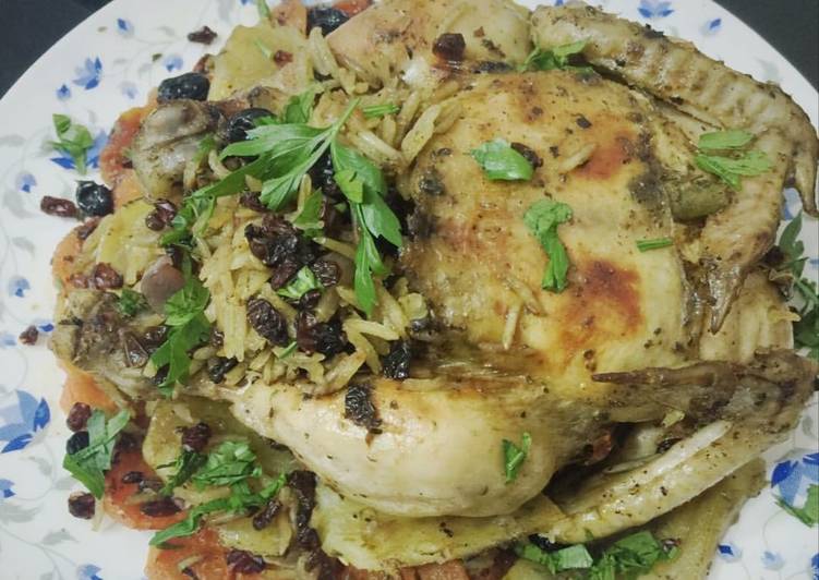 دجاج بالكشمش والجوز