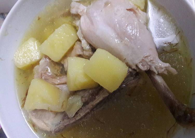 يخنة دجاج مع بطاطا